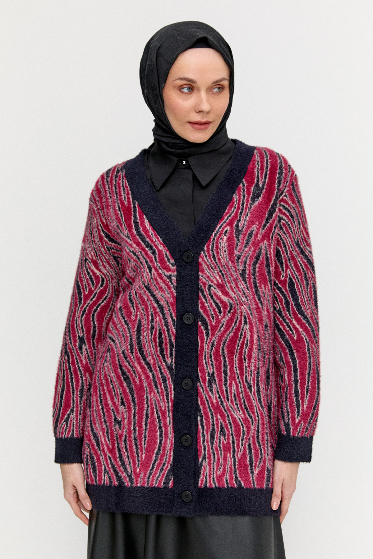 Desenli V Yaka Triko Hırka, Tesettür Giyim