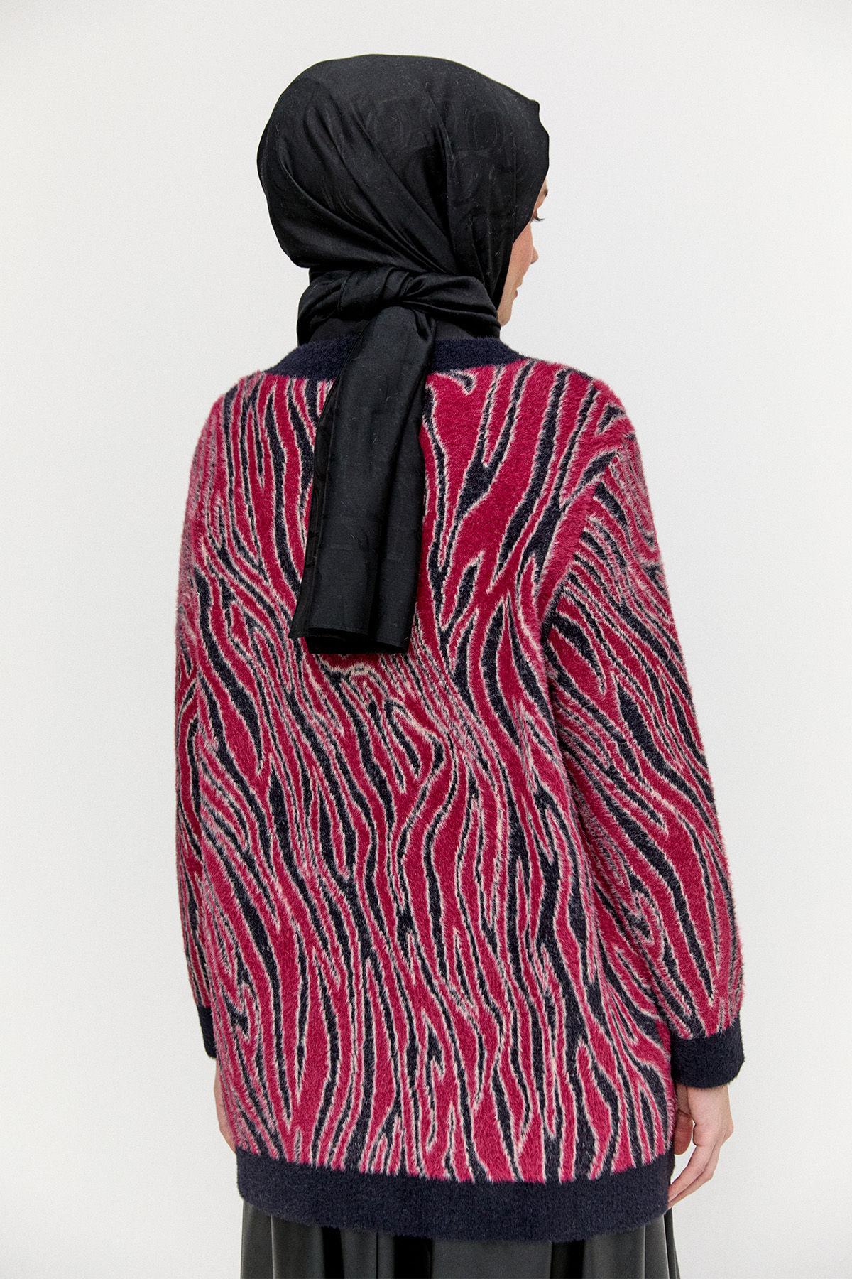 Desenli V Yaka Triko Hırka, Tesettür Giyim