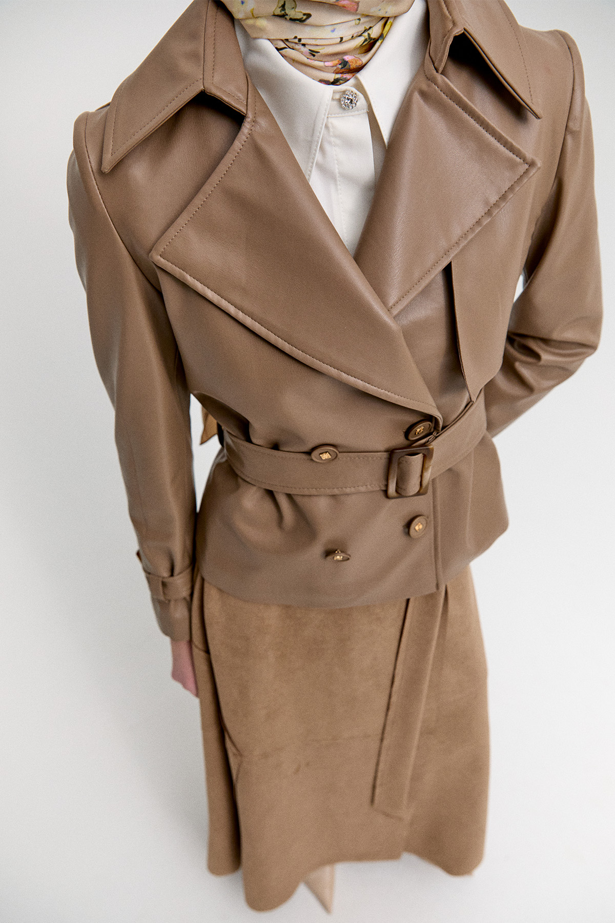 Kruvaze Kemerli Suni Deri Ceket, Tesettür Giyim