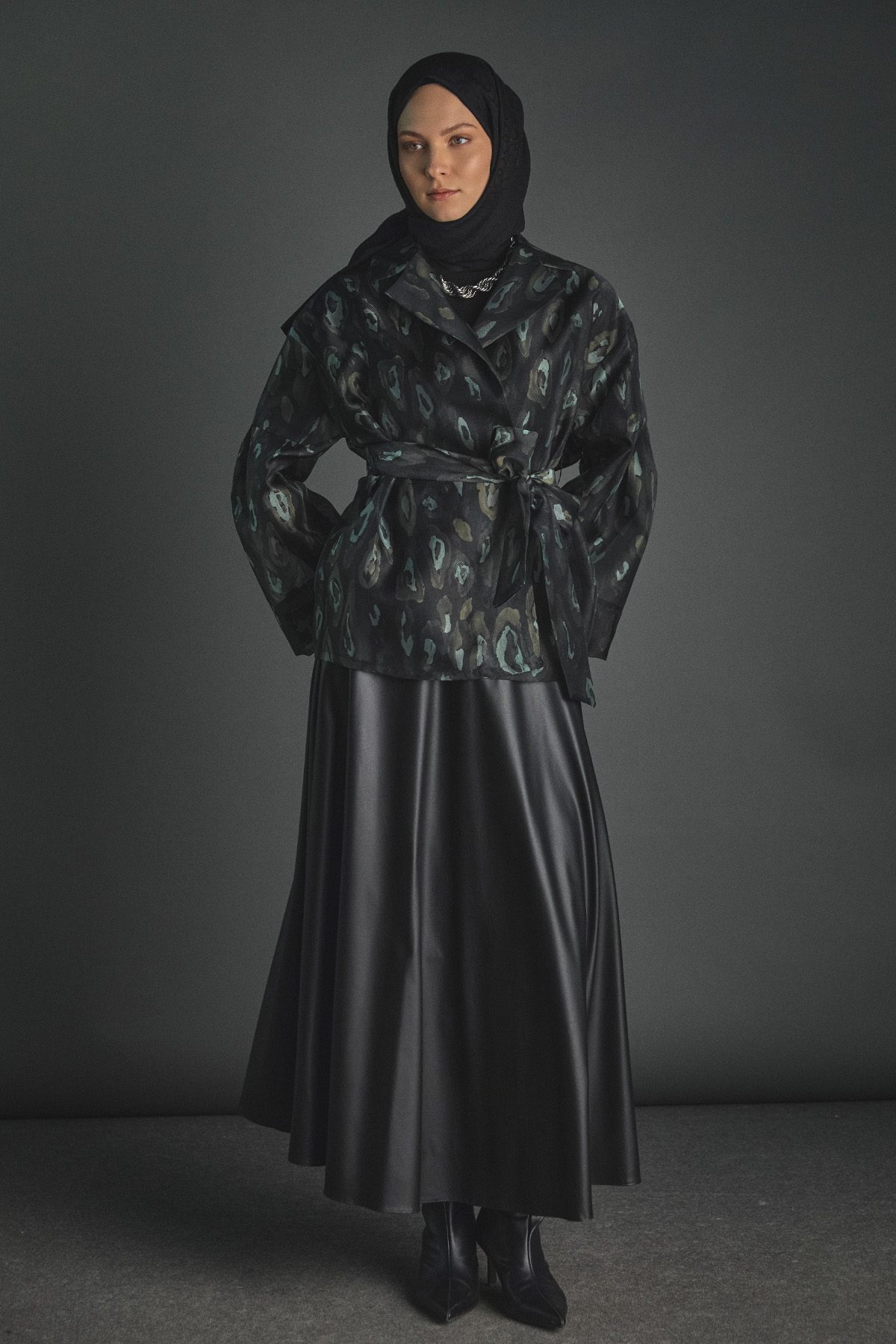 Desenli Kuşaklı Organze Ceket