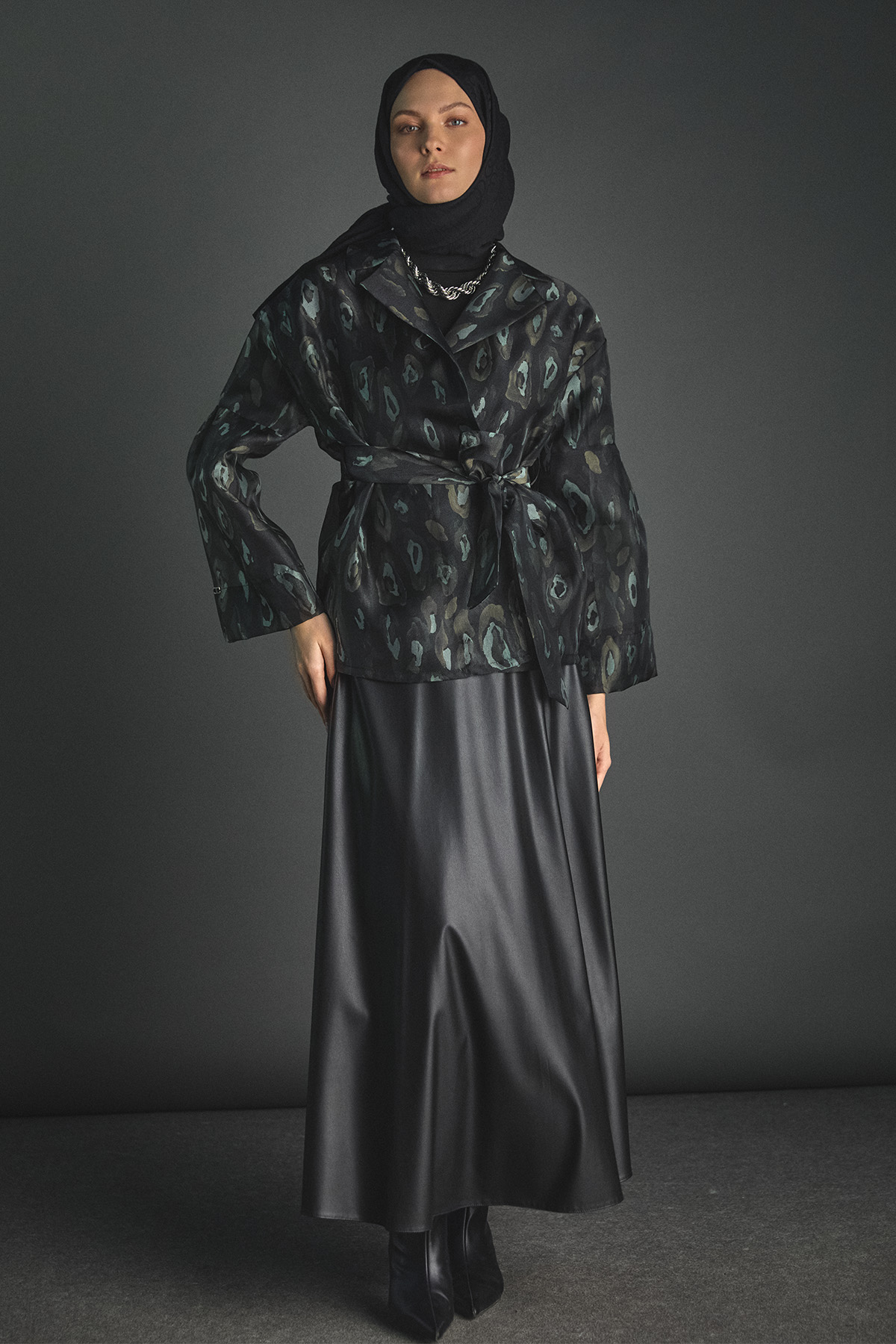 Desenli Kuşaklı Organze Ceket