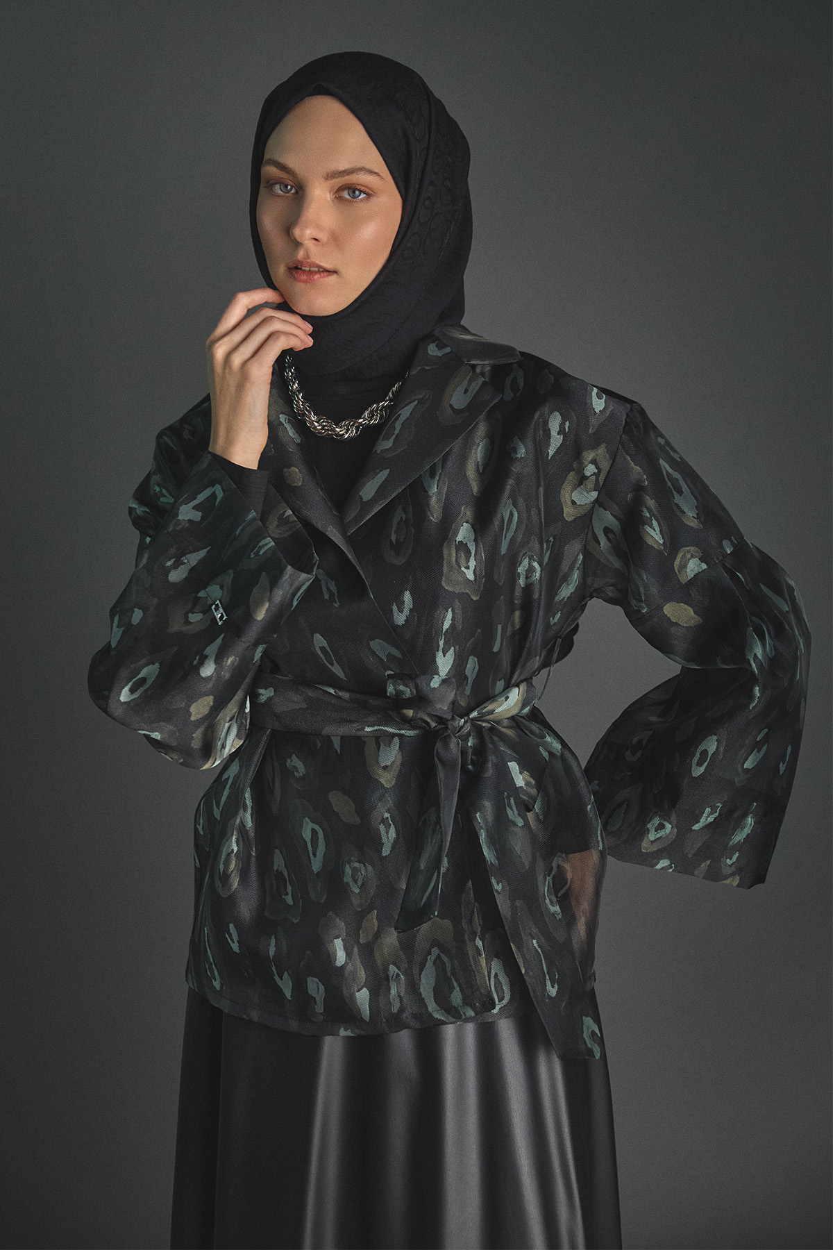 Desenli Kuşaklı Organze Ceket