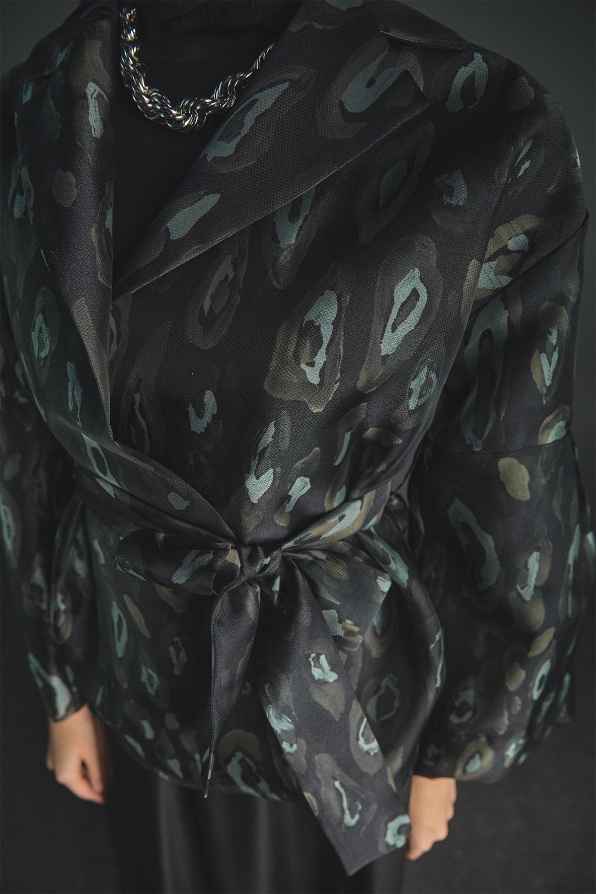 Desenli Kuşaklı Organze Ceket