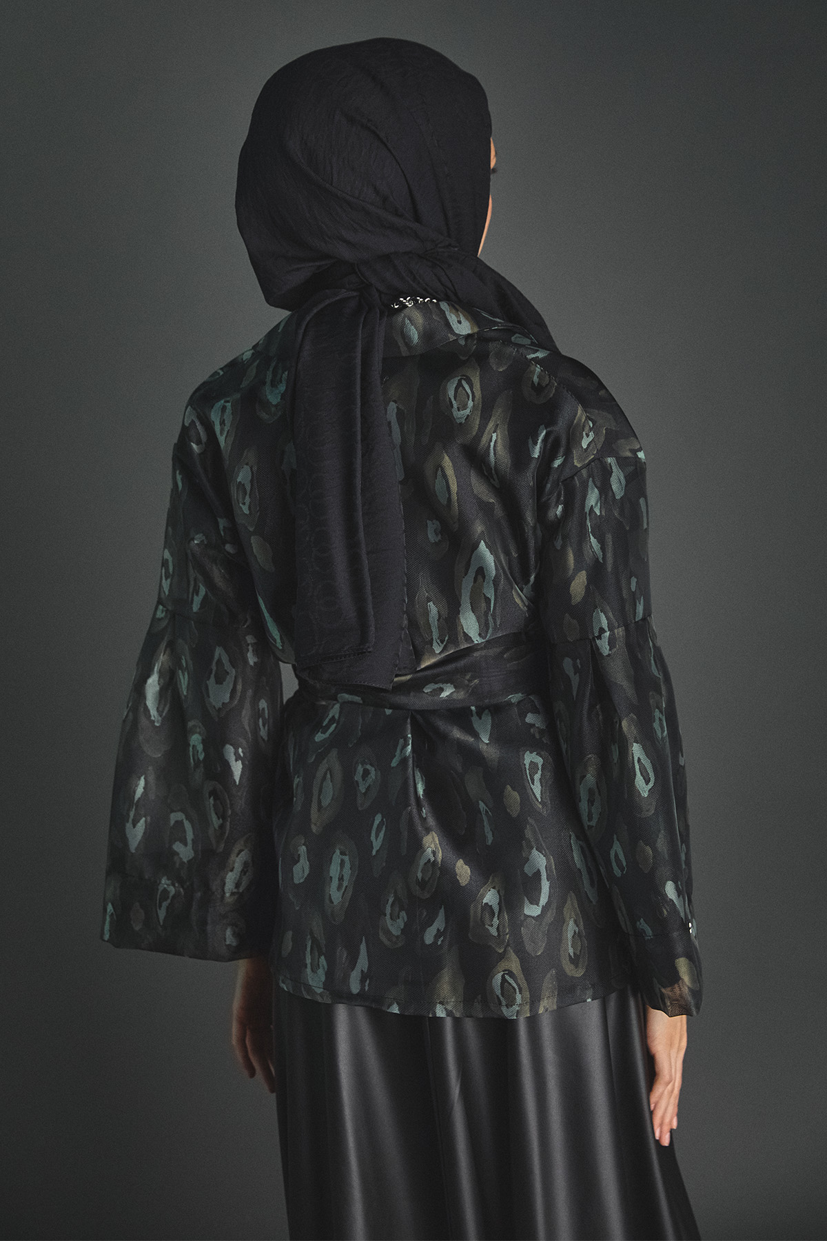 Desenli Kuşaklı Organze Ceket