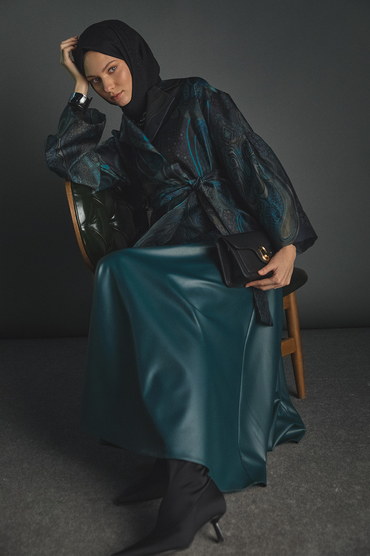 Desenli Kuşaklı Organze Ceket