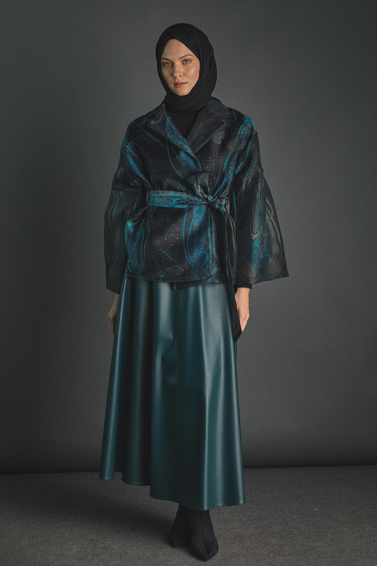 Desenli Kuşaklı Organze Ceket