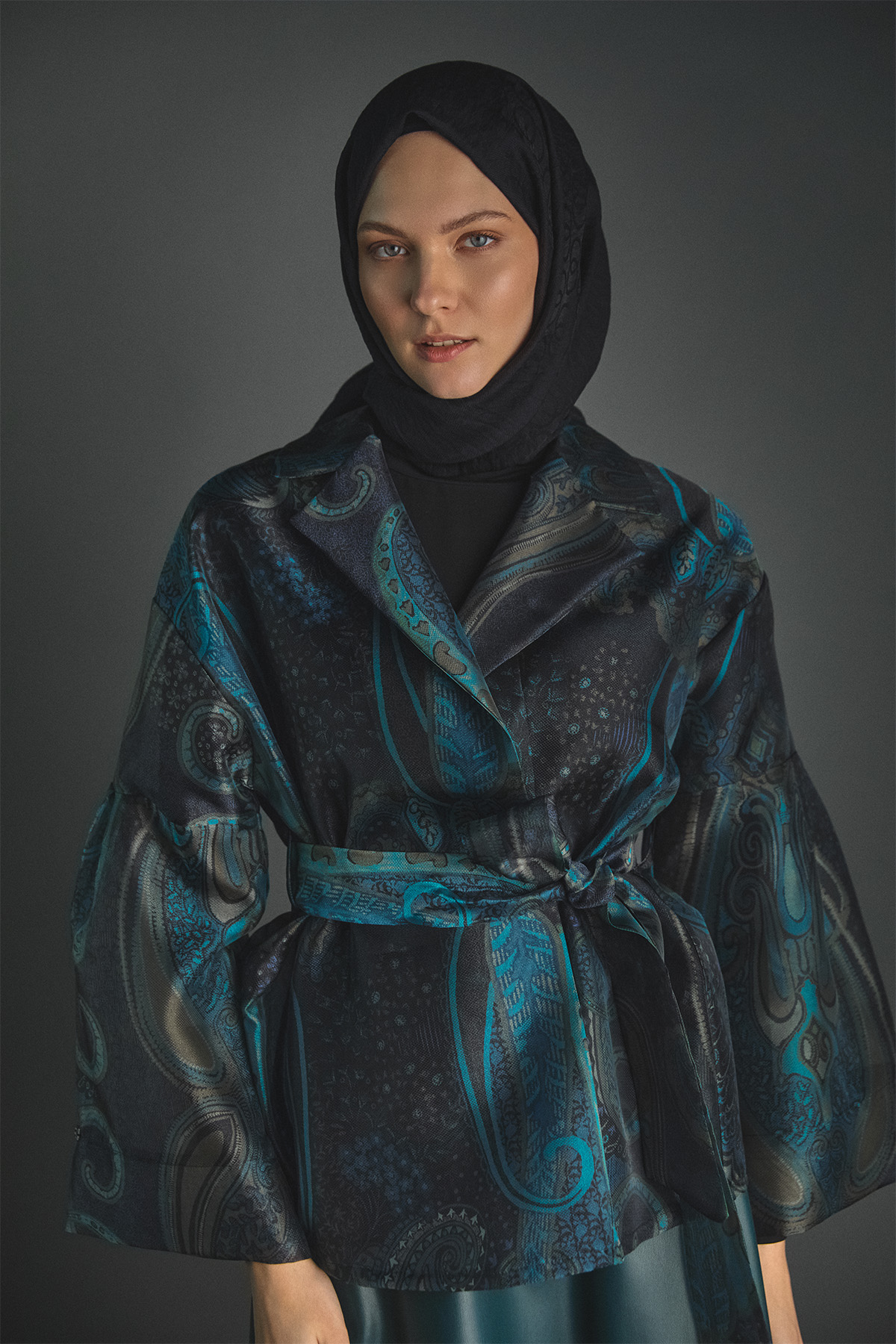 Desenli Kuşaklı Organze Ceket