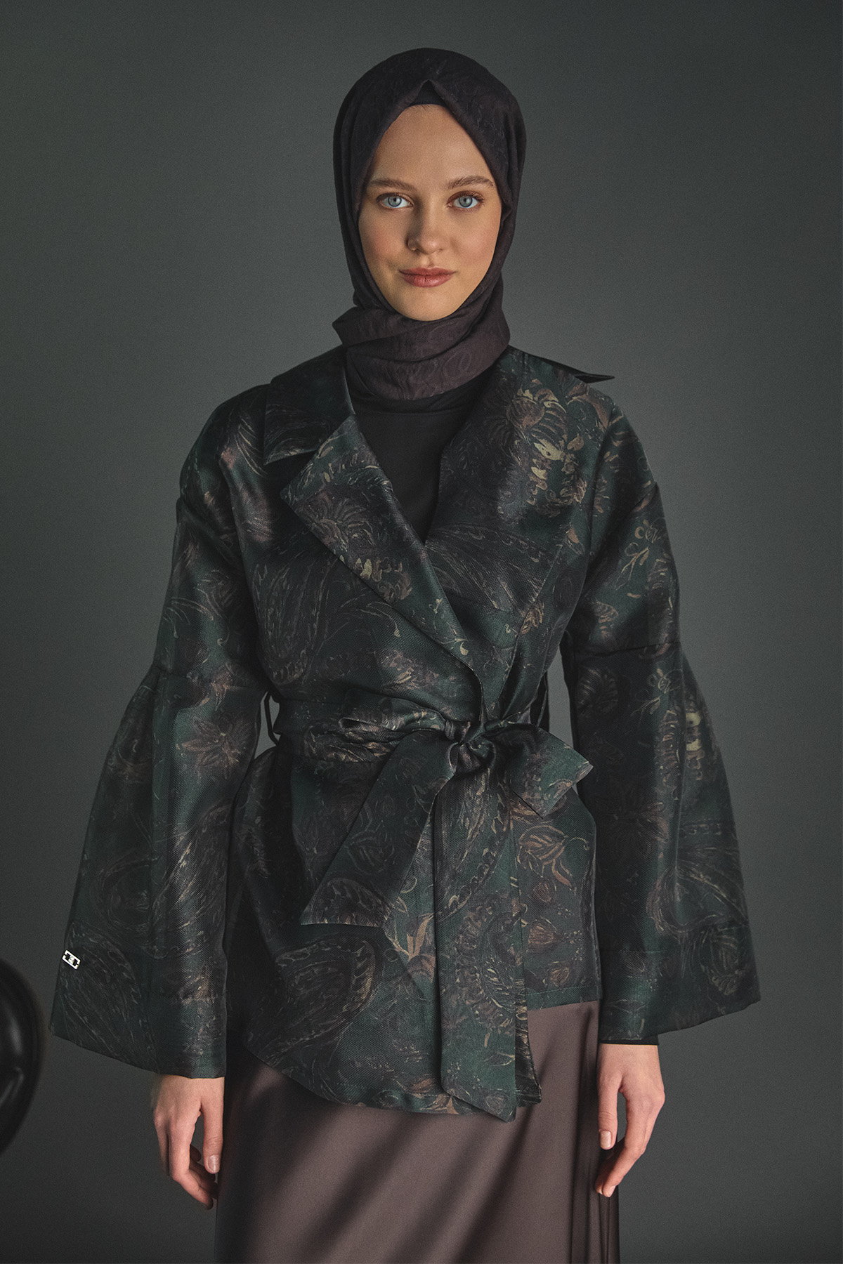 Desenli Kuşaklı Organze Ceket