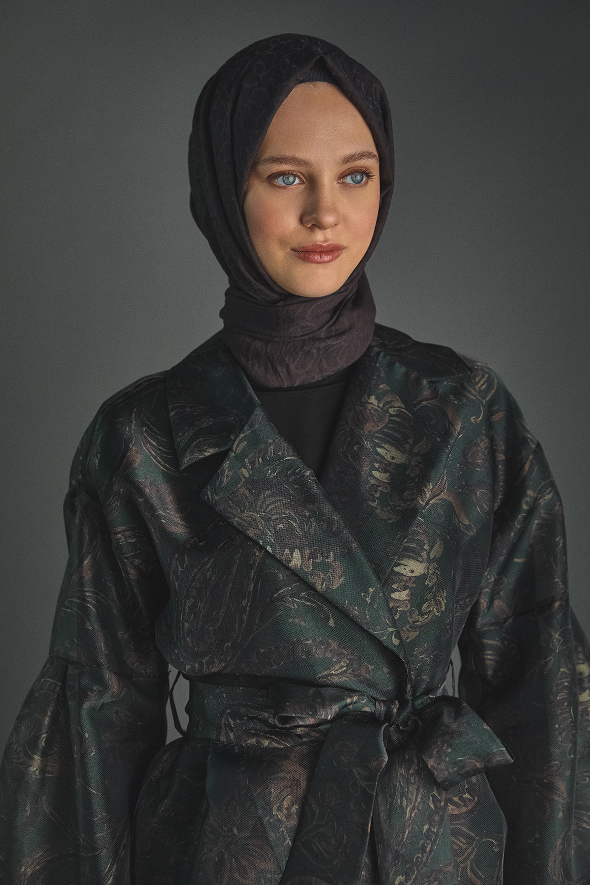 Desenli Kuşaklı Organze Ceket