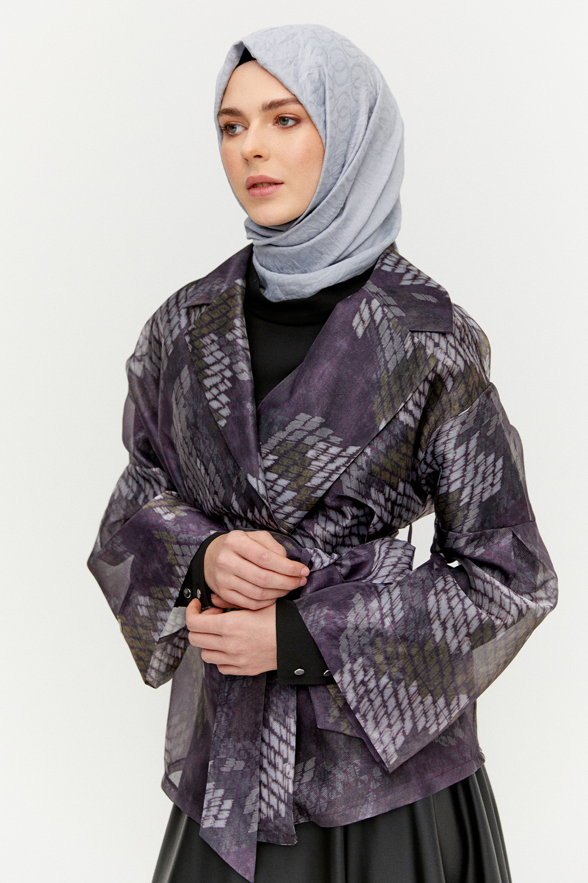 Desenli Kuşaklı Organze Ceket