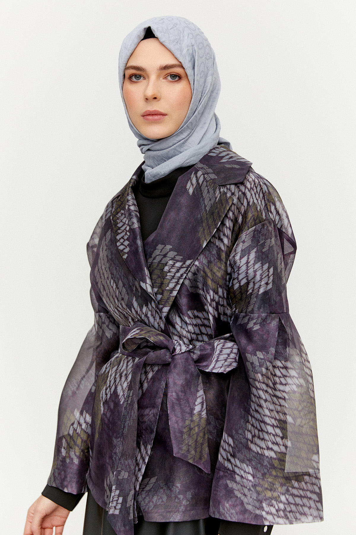 Desenli Kuşaklı Organze Ceket