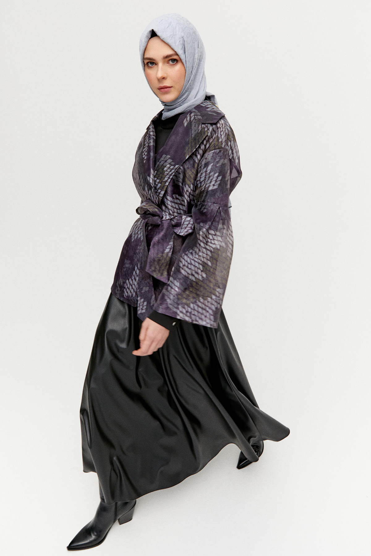 Desenli Kuşaklı Organze Ceket