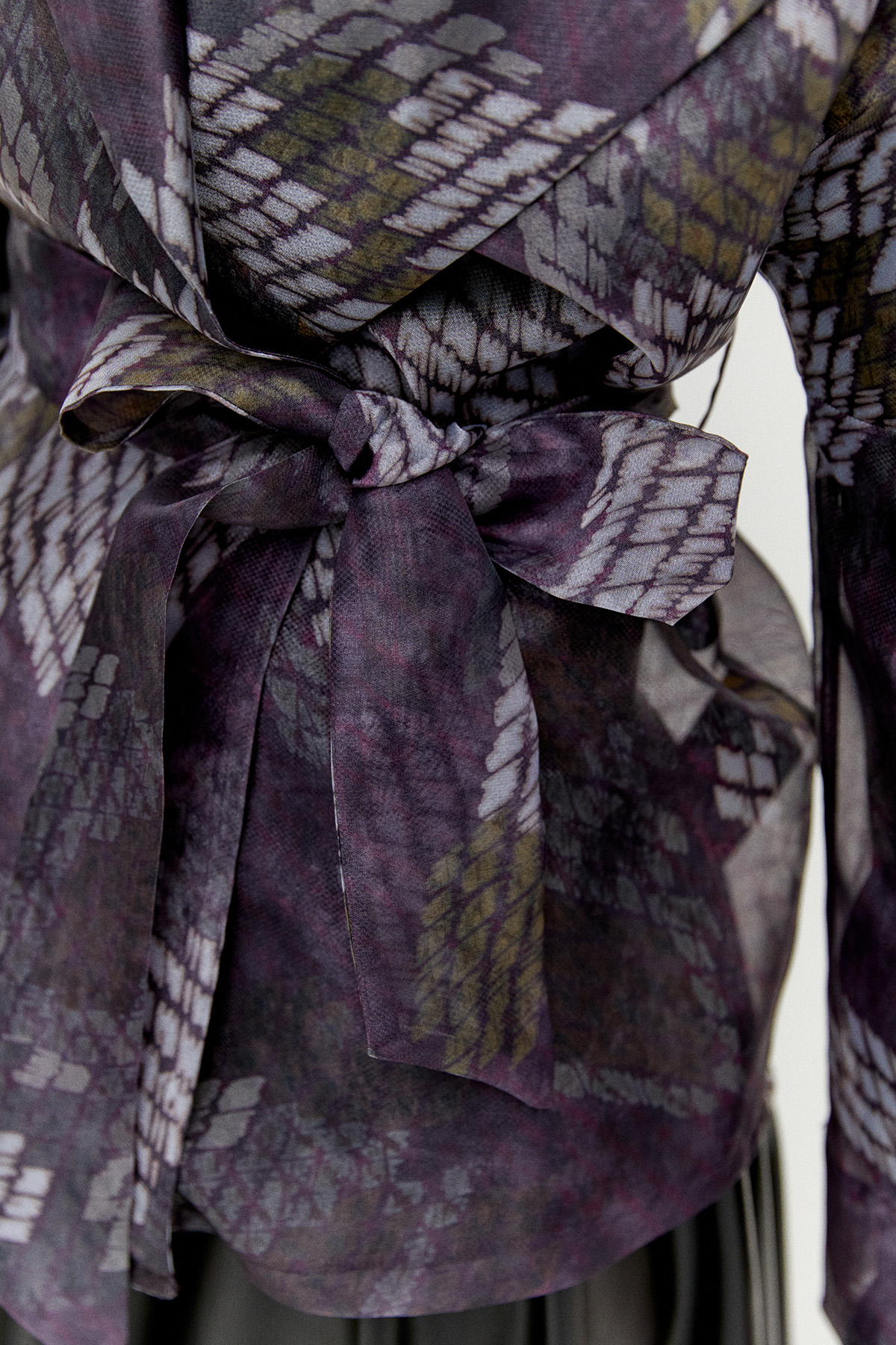 Desenli Kuşaklı Organze Ceket