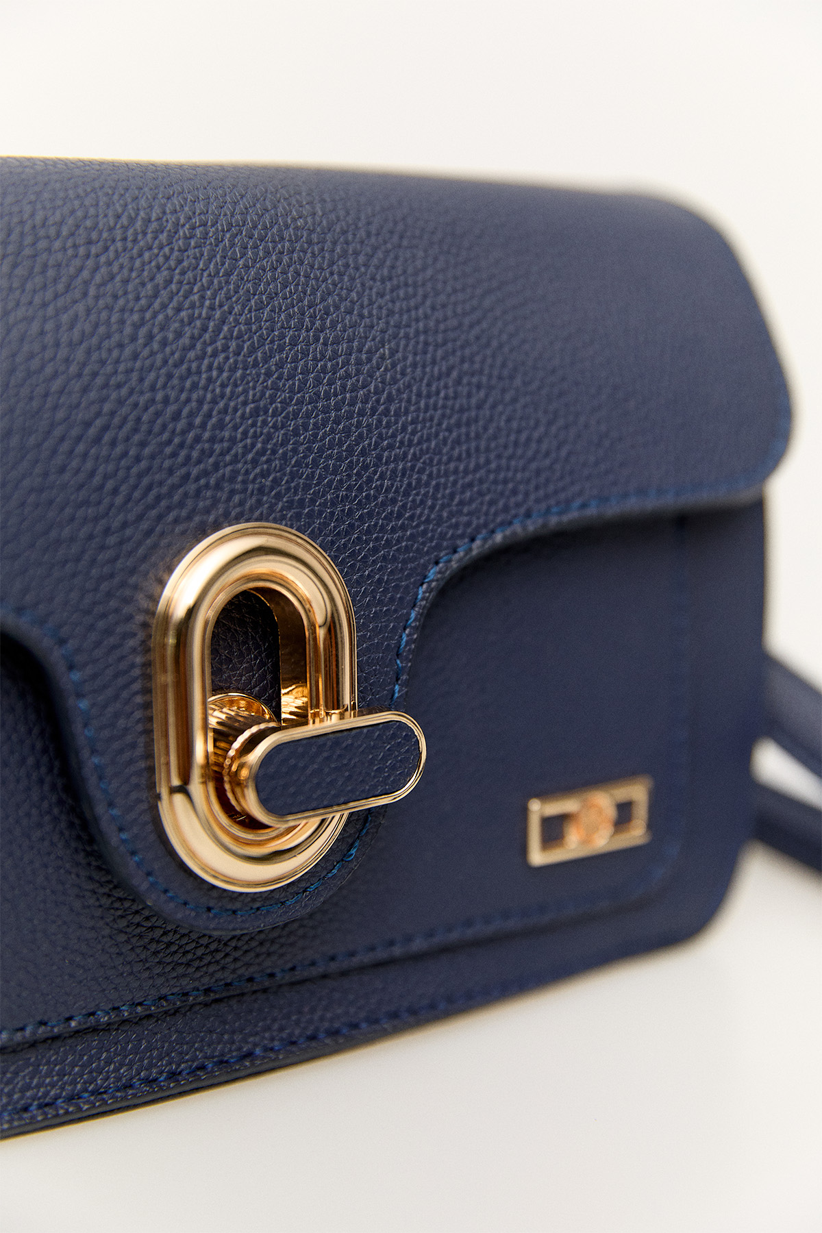 Kartlık Detaylı Mini Omuz Çantası