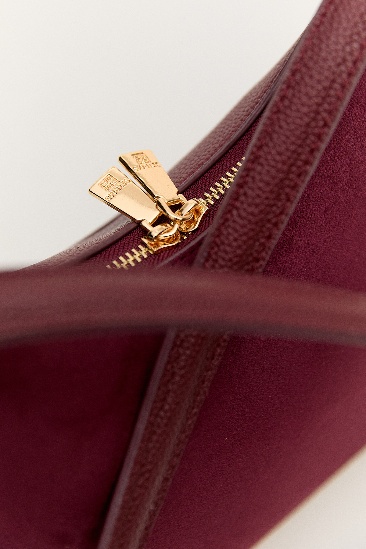 Süet Görünümlü Oval Form Omuz Çantası