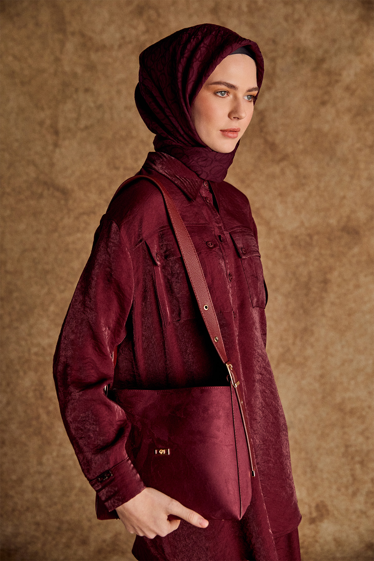 Ayarlanabilir Askılı Kol Çantası