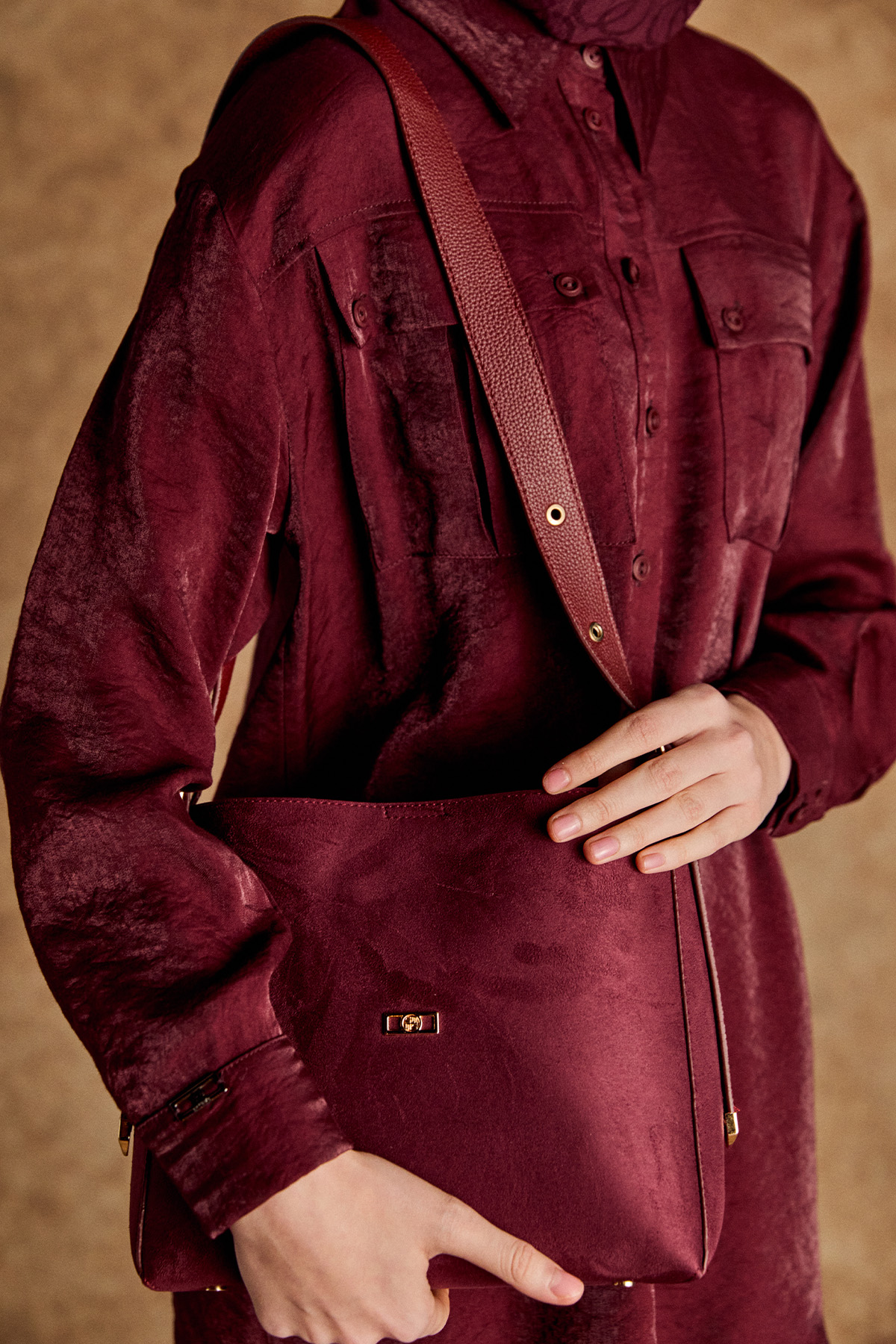 Ayarlanabilir Askılı Kol Çantası