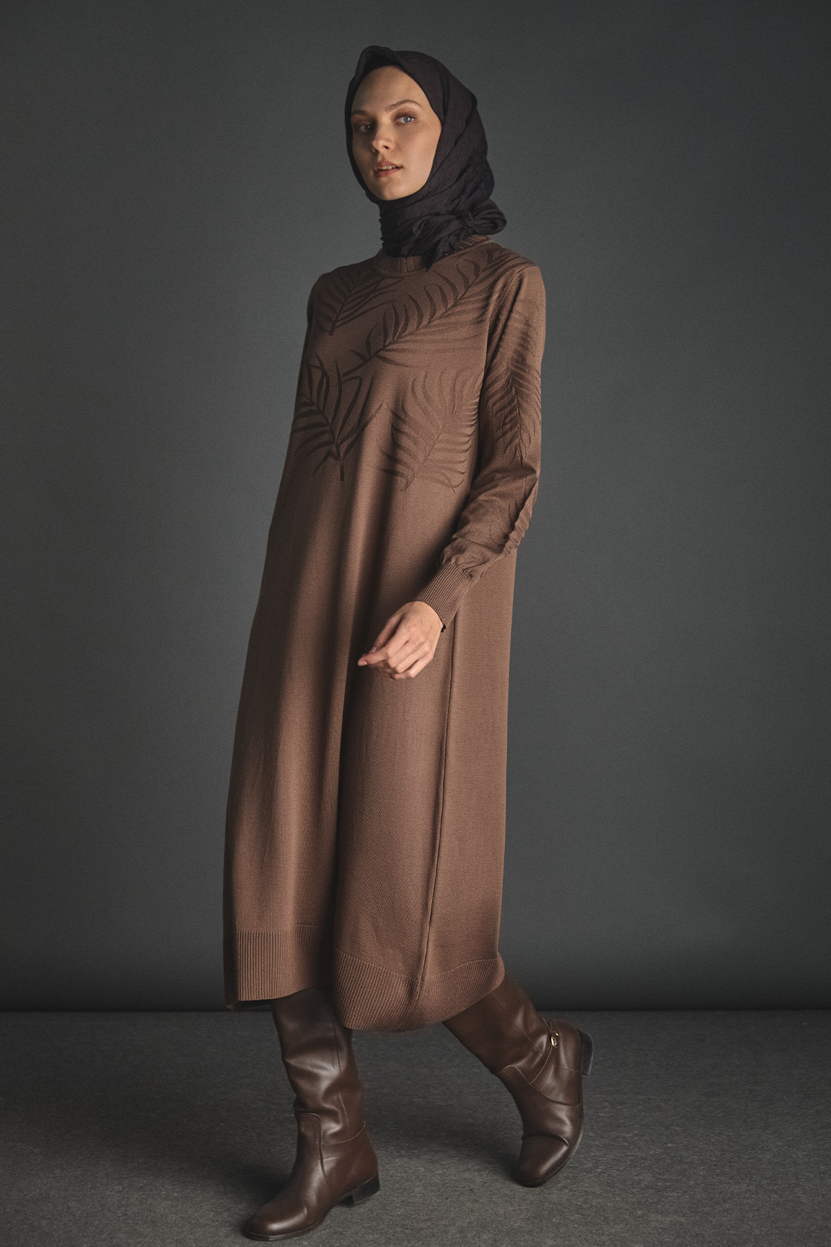 Yaprak Desenli Ribanalı Triko Elbise