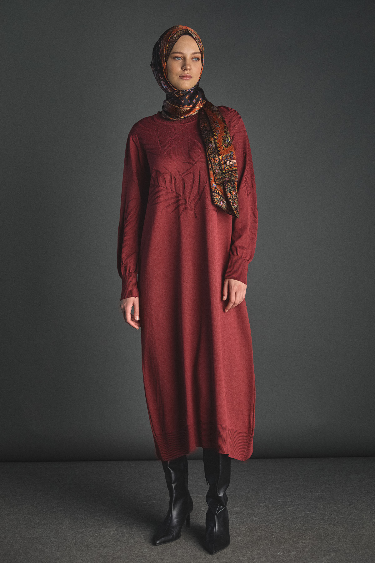 Yaprak Desenli Ribanalı Triko Elbise