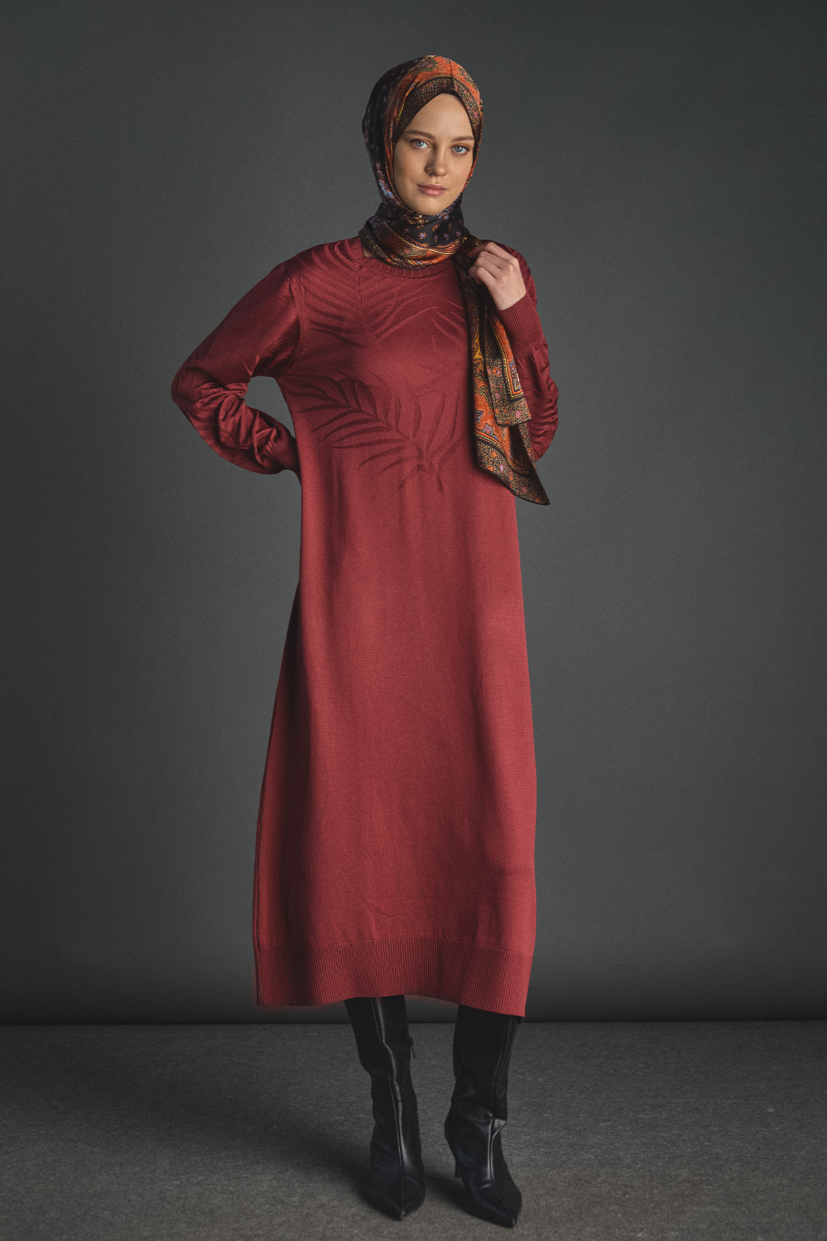 Yaprak Desenli Ribanalı Triko Elbise