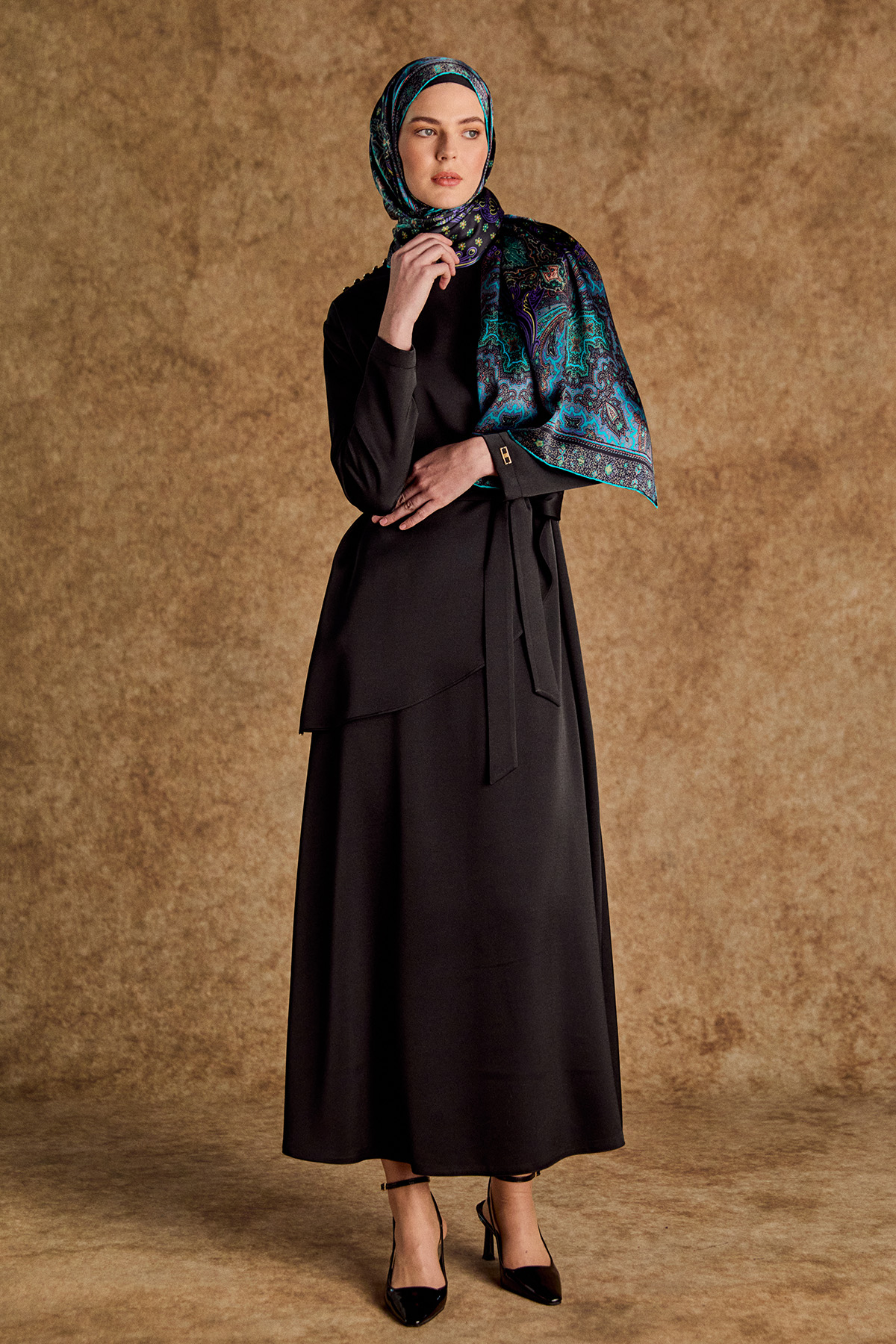 Kuşaklı Drape Detaylı Saten Elbise