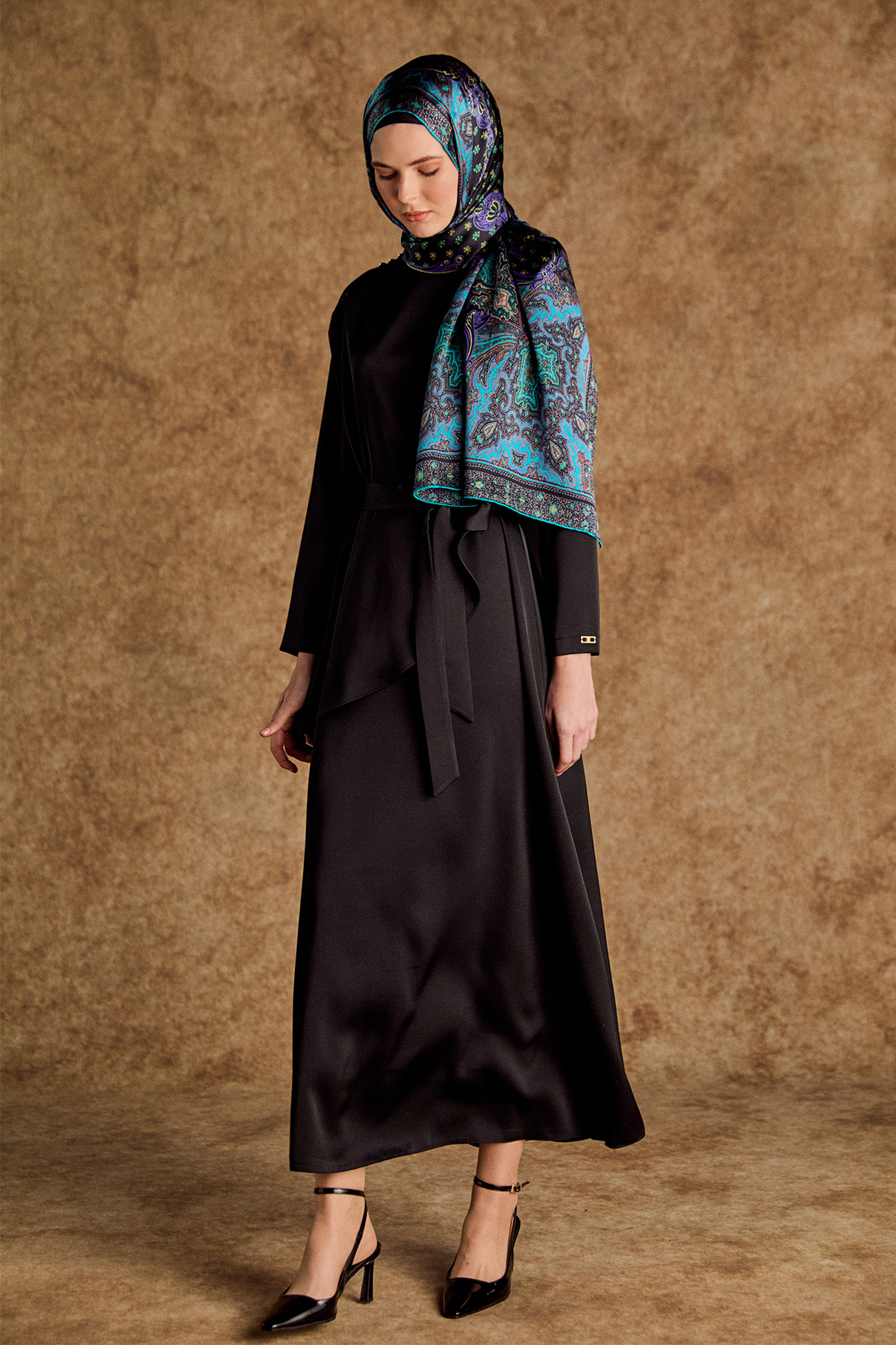 Kuşaklı Drape Detaylı Saten Elbise