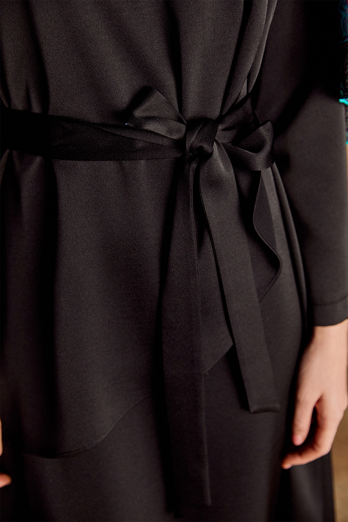 Kuşaklı Drape Detaylı Saten Elbise