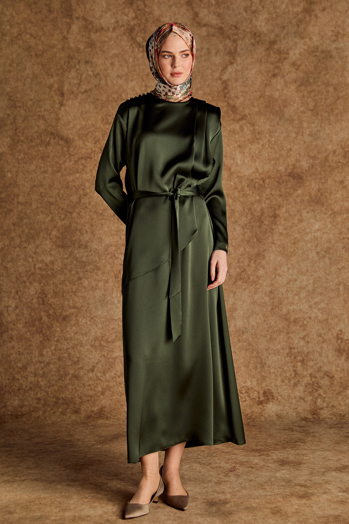 Kuşaklı Drape Detaylı Saten Elbise