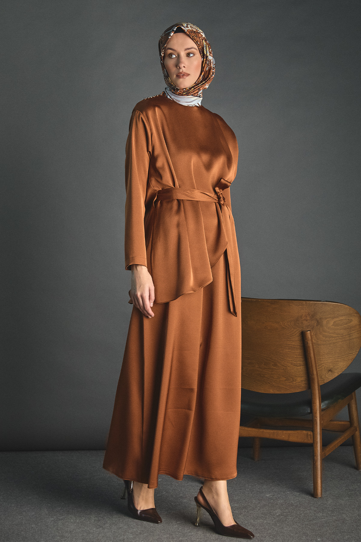 Kuşaklı Drape Detaylı Saten Elbise