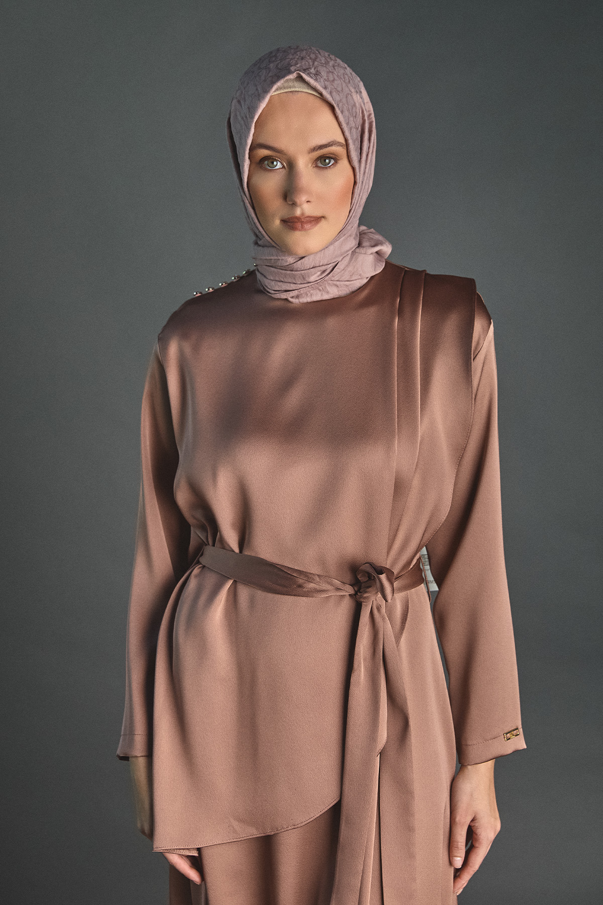 Kuşaklı Drape Detaylı Saten Elbise