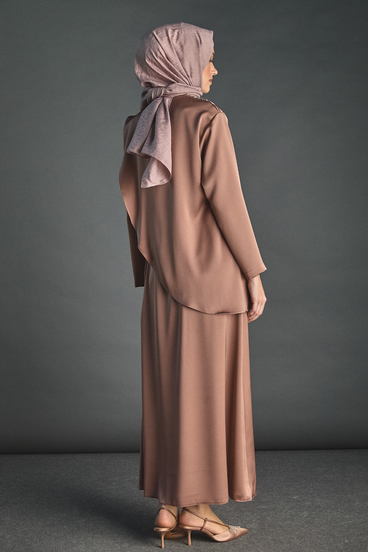 Kuşaklı Drape Detaylı Saten Elbise