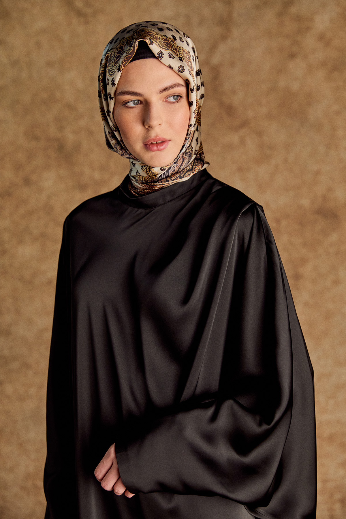 Drape Detaylı Hakim Yakalı Elbise