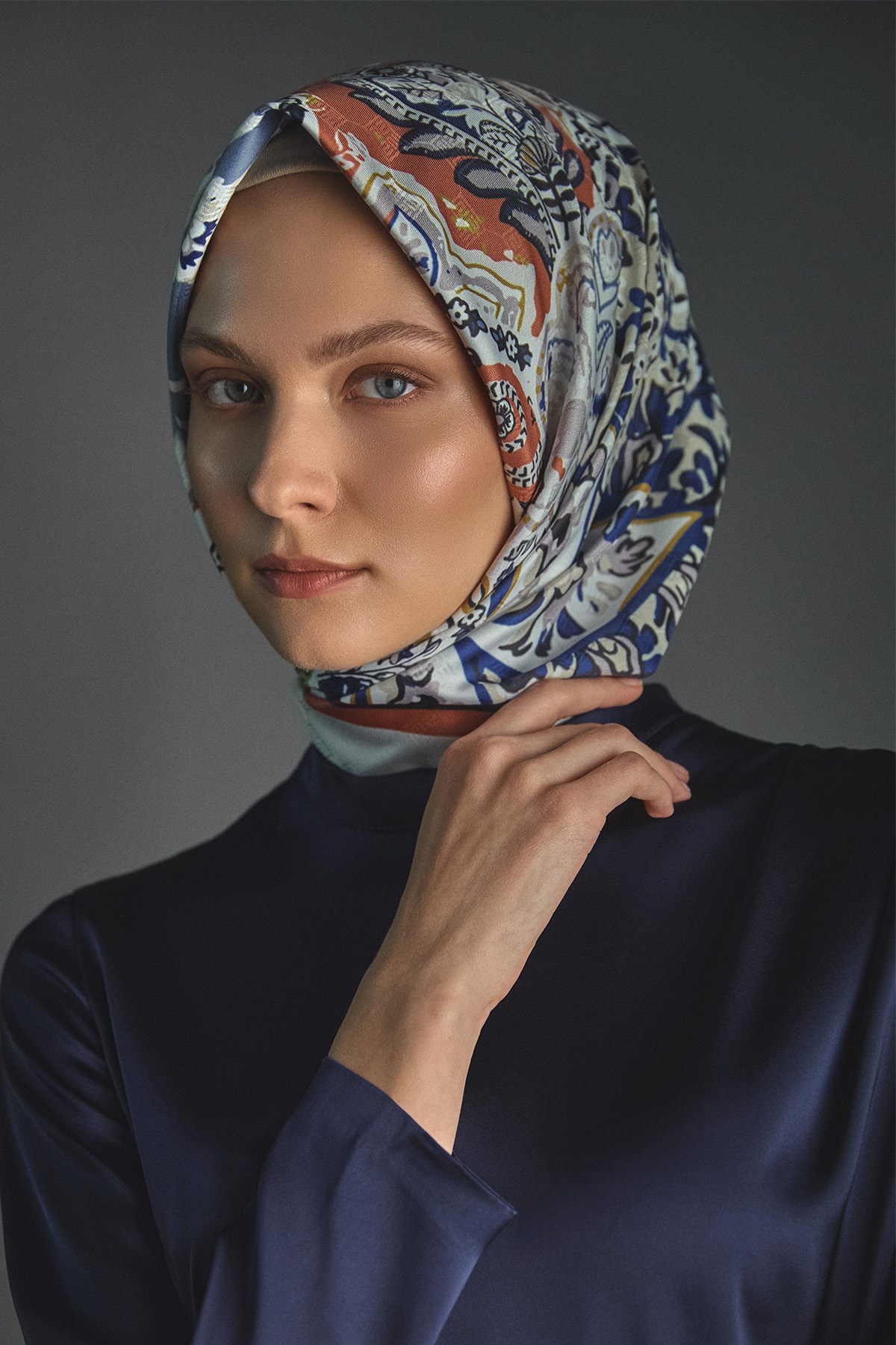 Drape Detaylı Hakim Yakalı Elbise