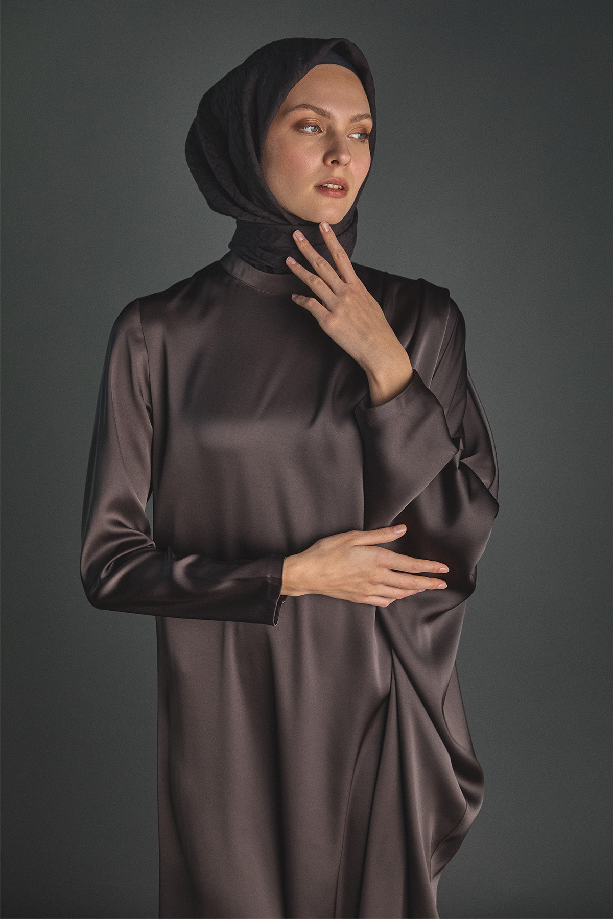 Drape Detaylı Hakim Yakalı Elbise