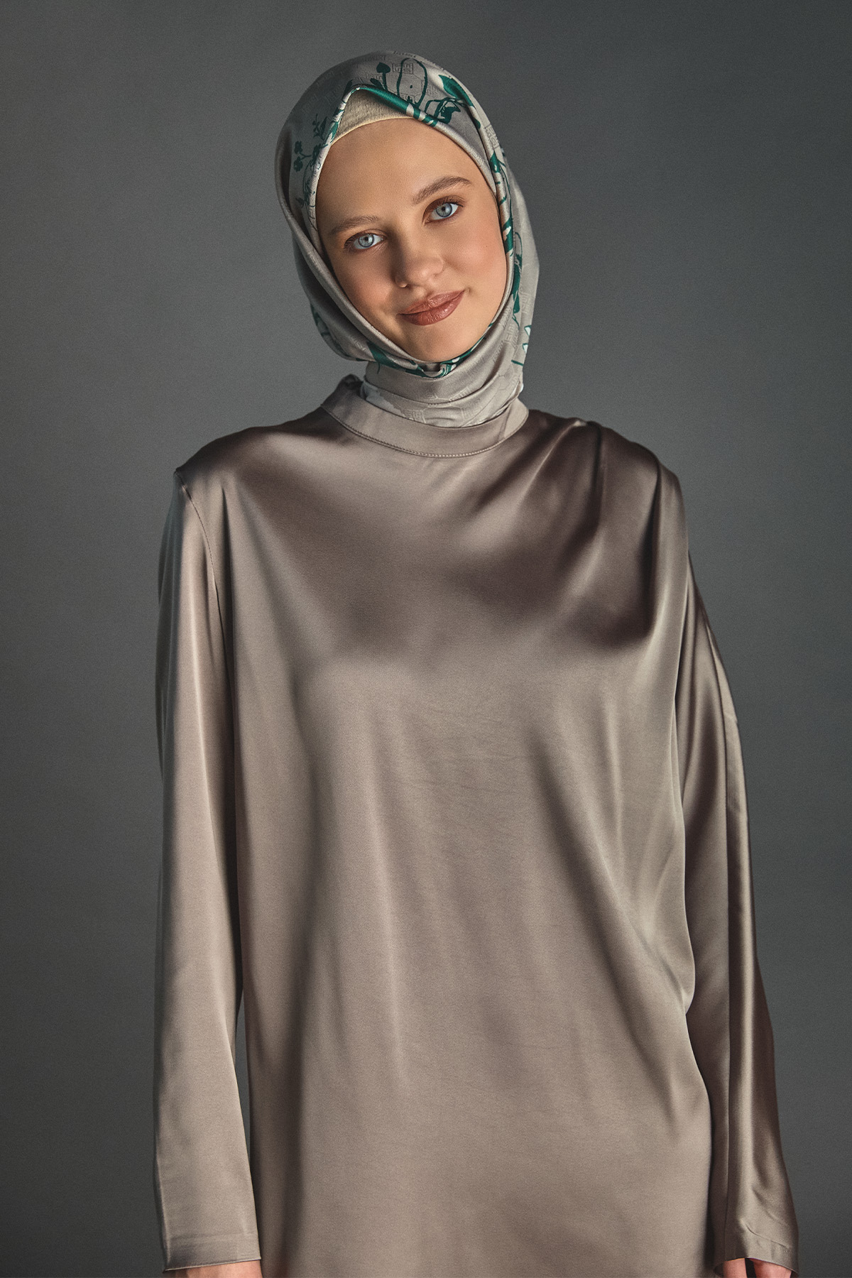 Drape Detaylı Hakim Yakalı Elbise