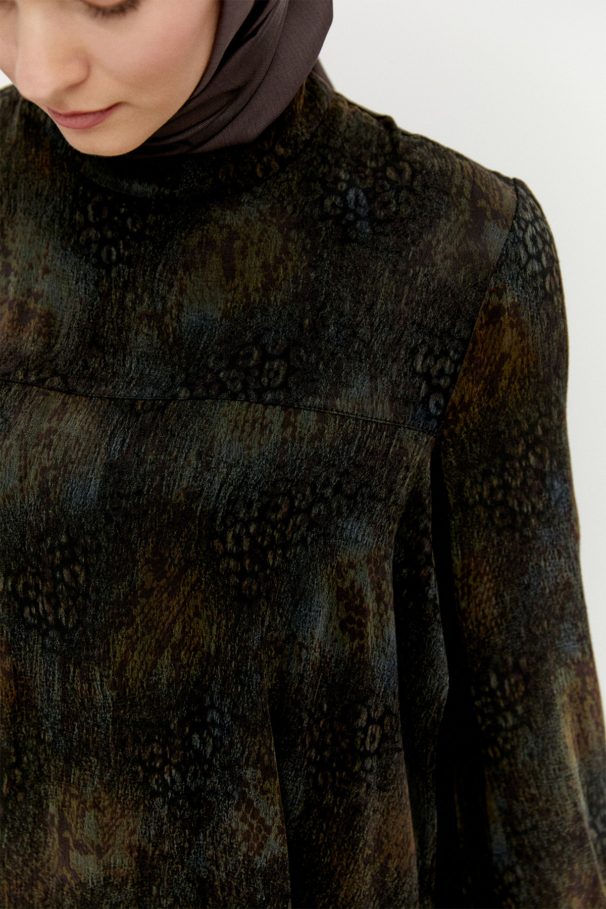 Pelerin Detaylı Desenli Elbise