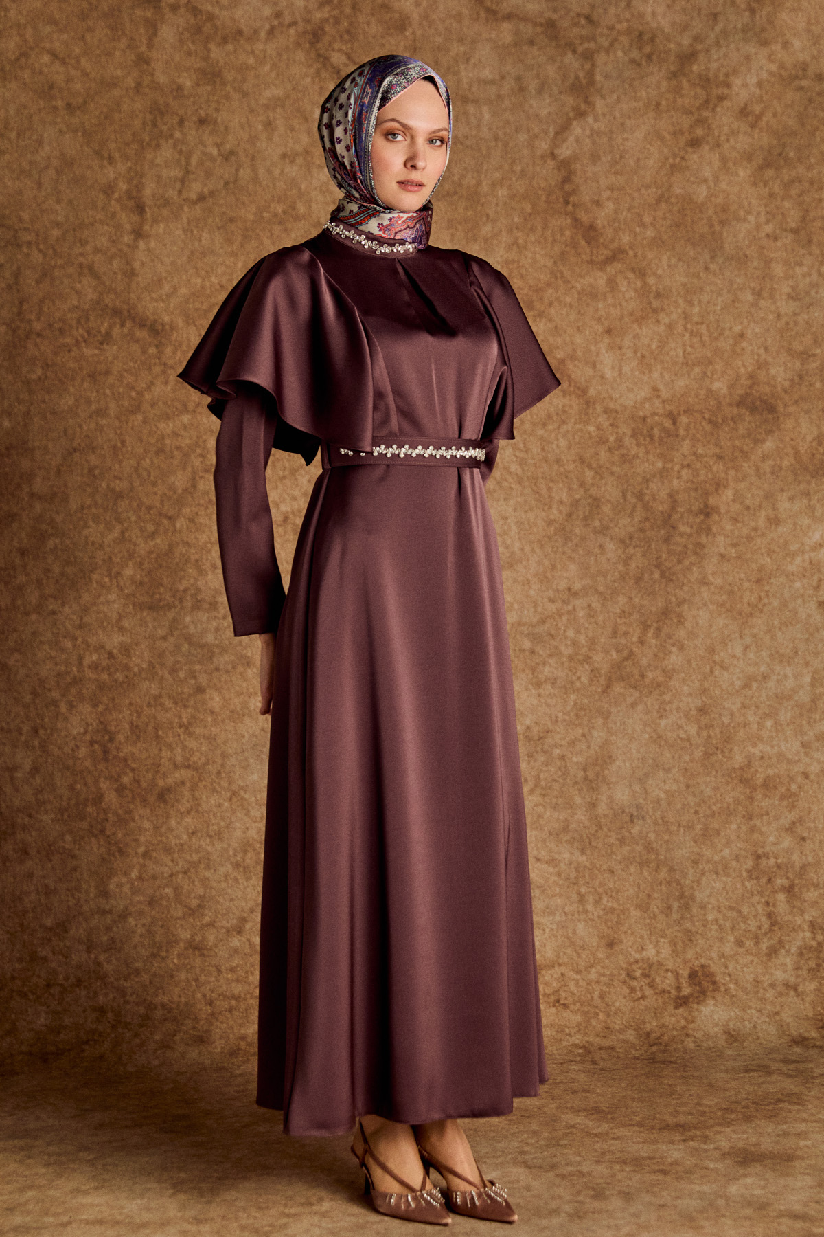 Taş Detaylı Volanlı Kemerli Elbise