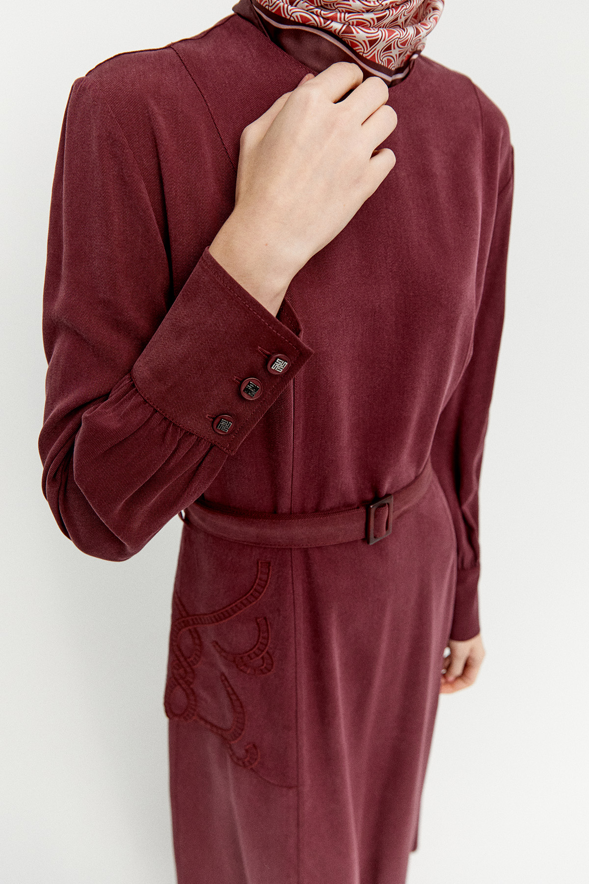 Yakma Desenli Kemerli Elbise