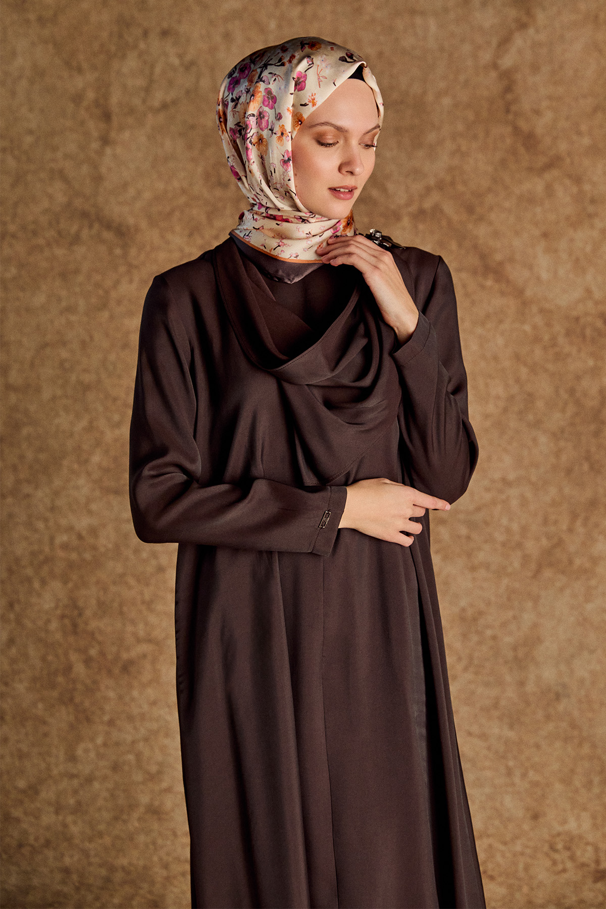 Fular Yakalı Jakarlı Elbise