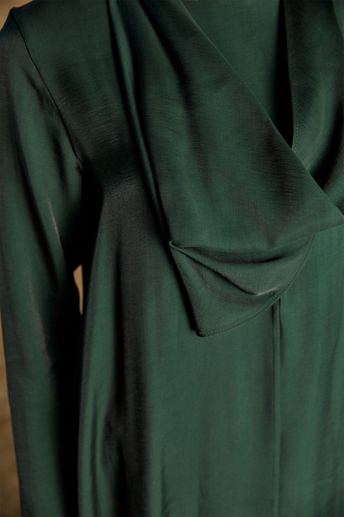 Fular Yakalı Jakarlı Elbise