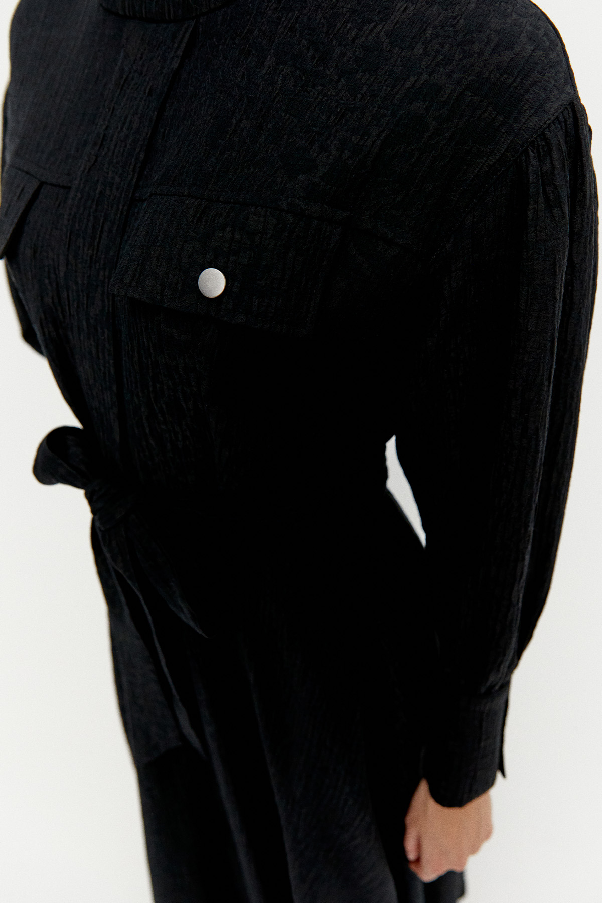 Jakarlı Yüksek Yakalı Elbise