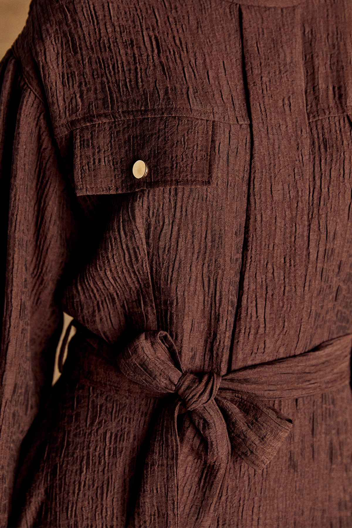 Jakarlı Yüksek Yakalı Elbise