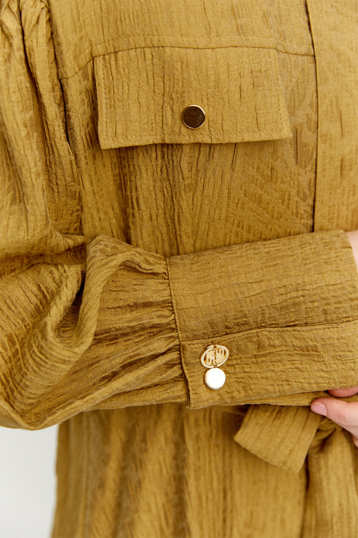 Jakarlı Yüksek Yakalı Elbise