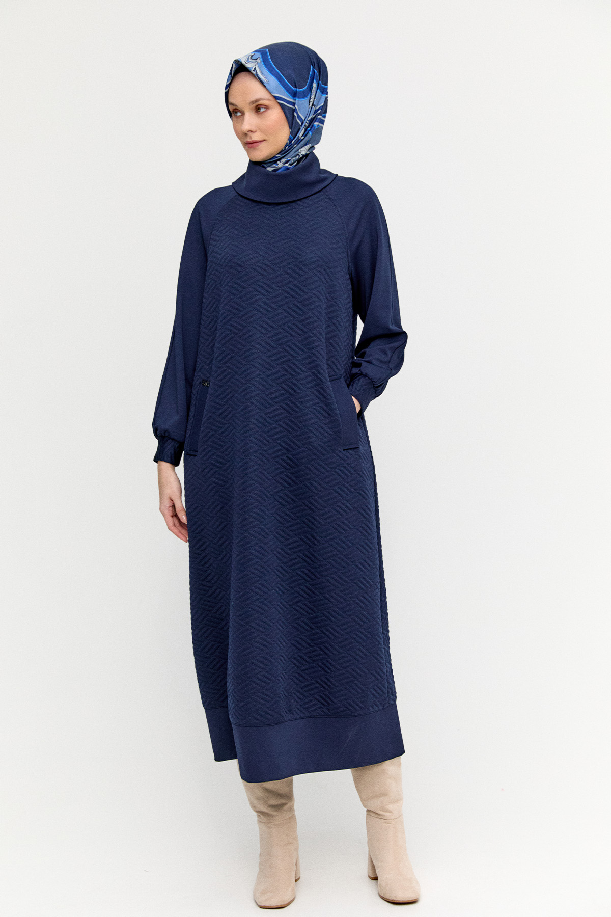 Yüksek Yakalı Dokulu Reglan Elbise, Tesettür Giyim