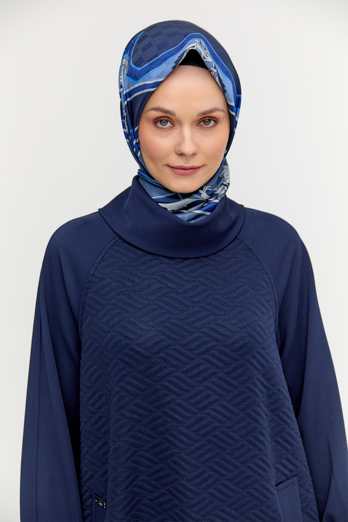 Yüksek Yakalı Dokulu Reglan Elbise, Tesettür Giyim