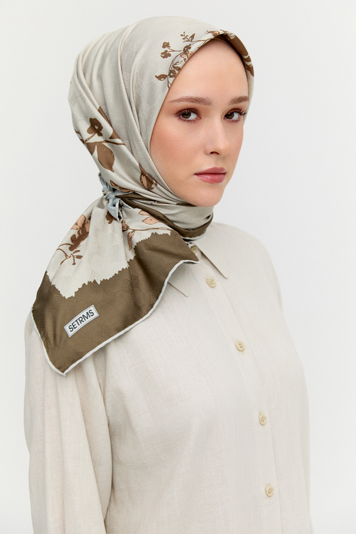 Çiçek Desenli Jakarlı Eşarp, Tesettür Giyim