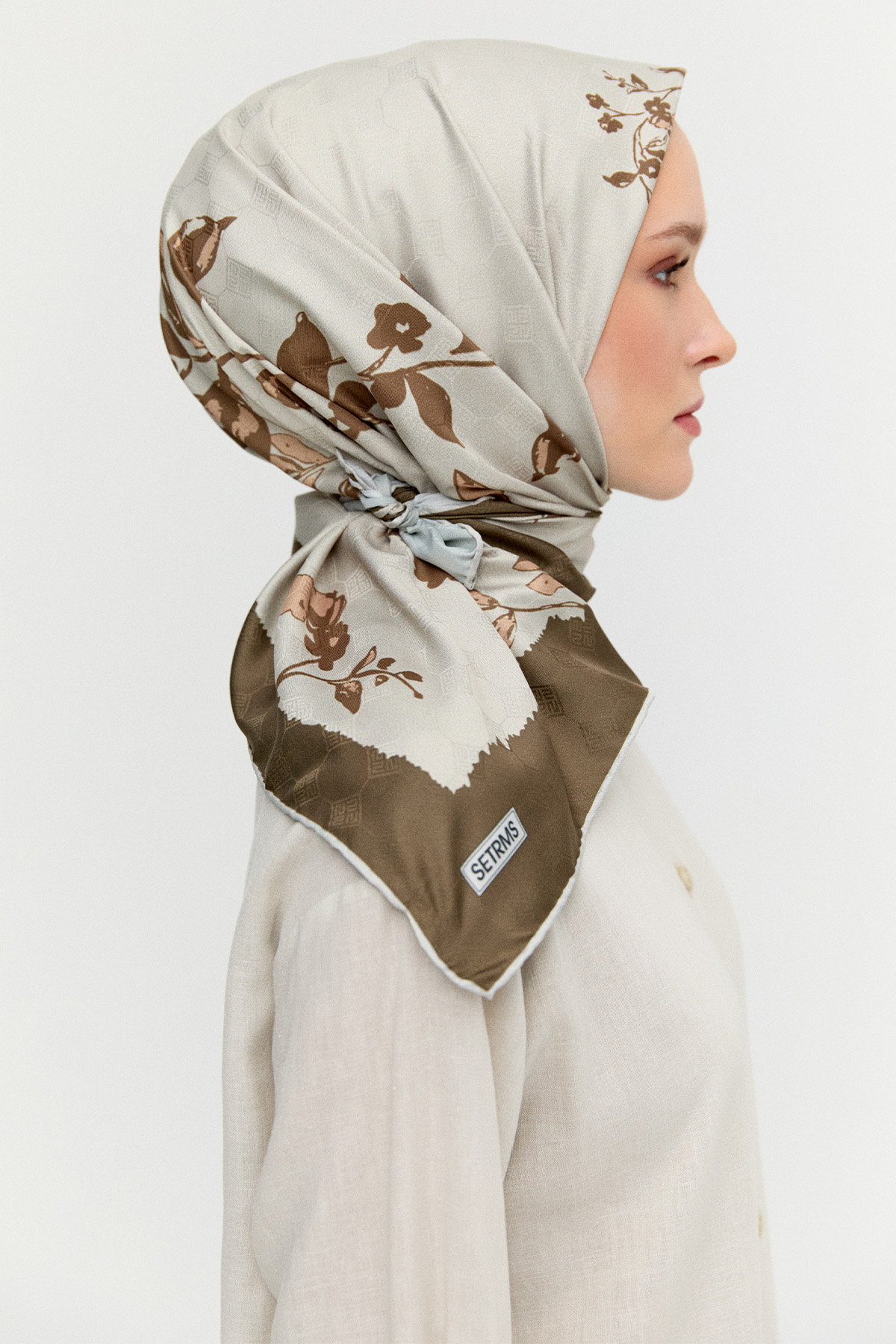 Çiçek Desenli Jakarlı Eşarp, Tesettür Giyim