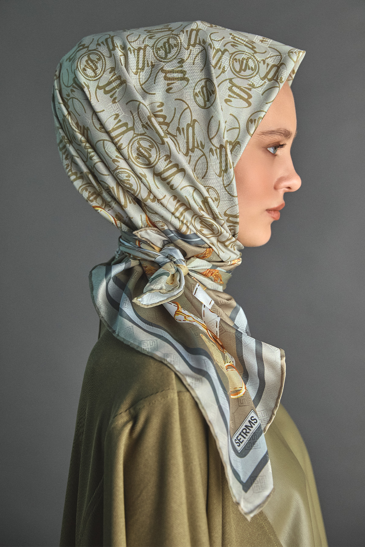 Zincir Desenli SS Logolu Eşarp