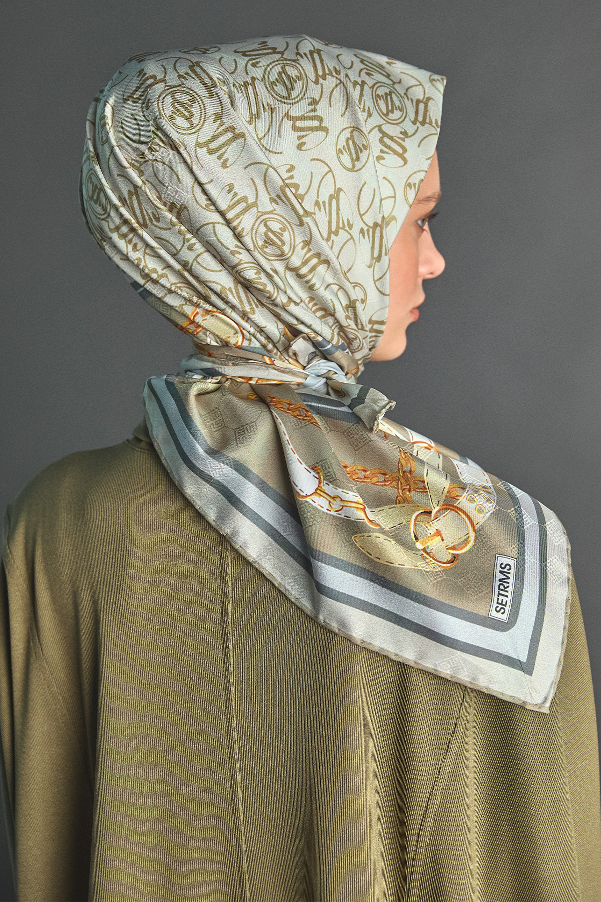 Zincir Desenli SS Logolu Eşarp