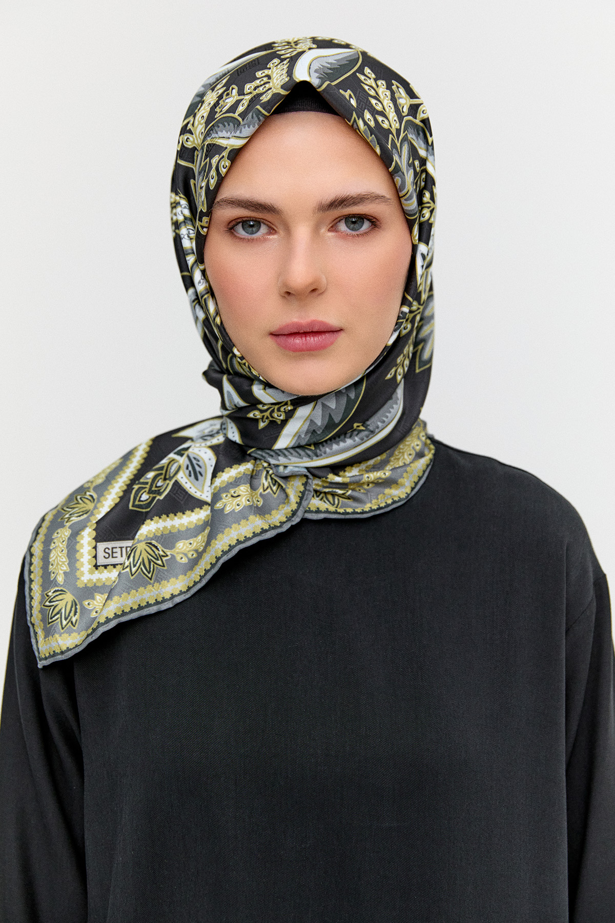 Çok Renkli Çiçek Desenli Eşarp, Tesettür Giyim